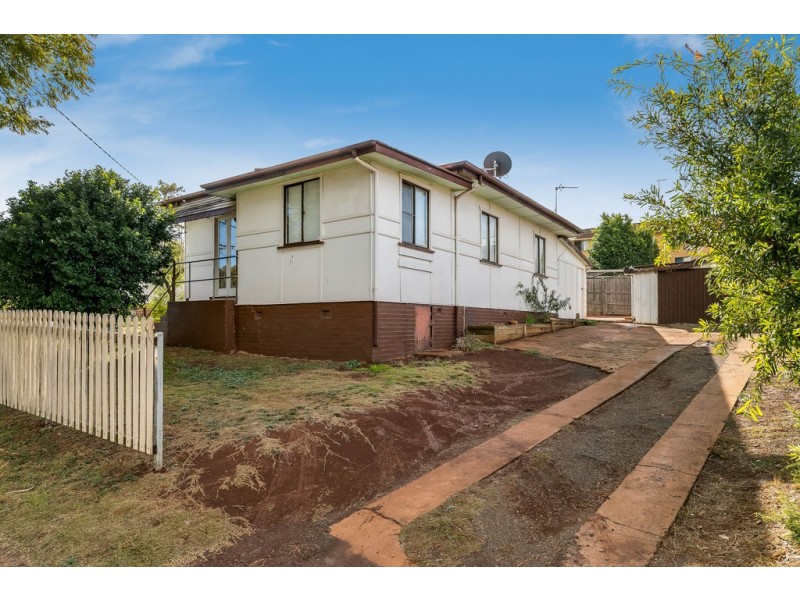 307 James Street, Newtown QLD 4350