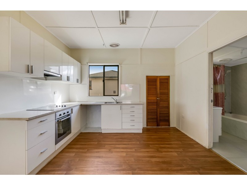 307 James Street, Newtown QLD 4350