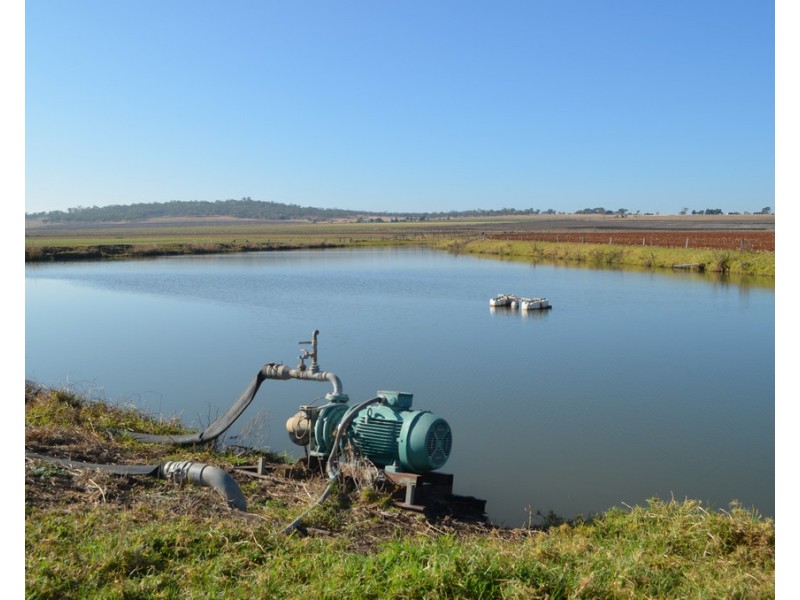 15690 New England Highway, Clifton QLD 4361