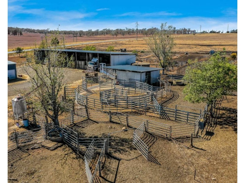 15690 New England Highway, Clifton QLD 4361