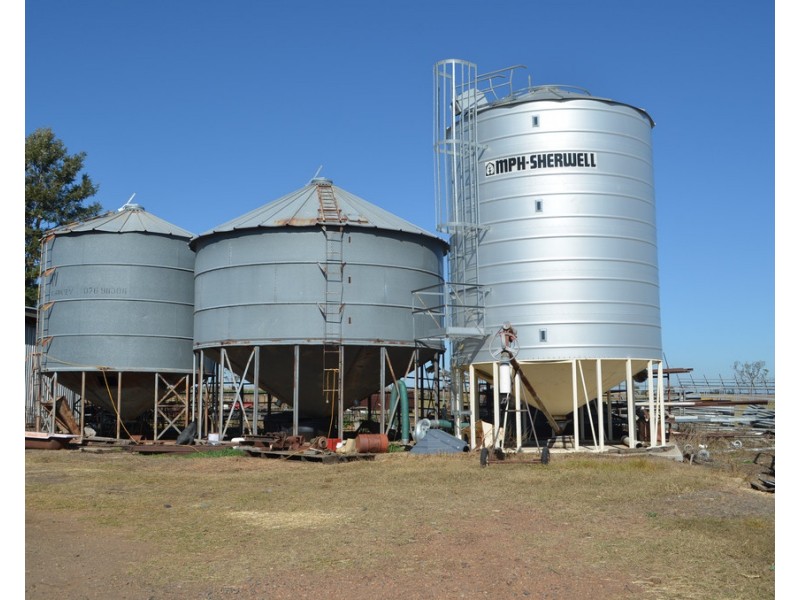 15690 New England Highway, Clifton QLD 4361