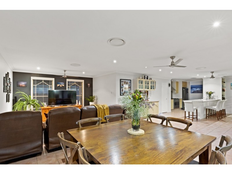 1 Kimdon Crescent, Highfields QLD 4352