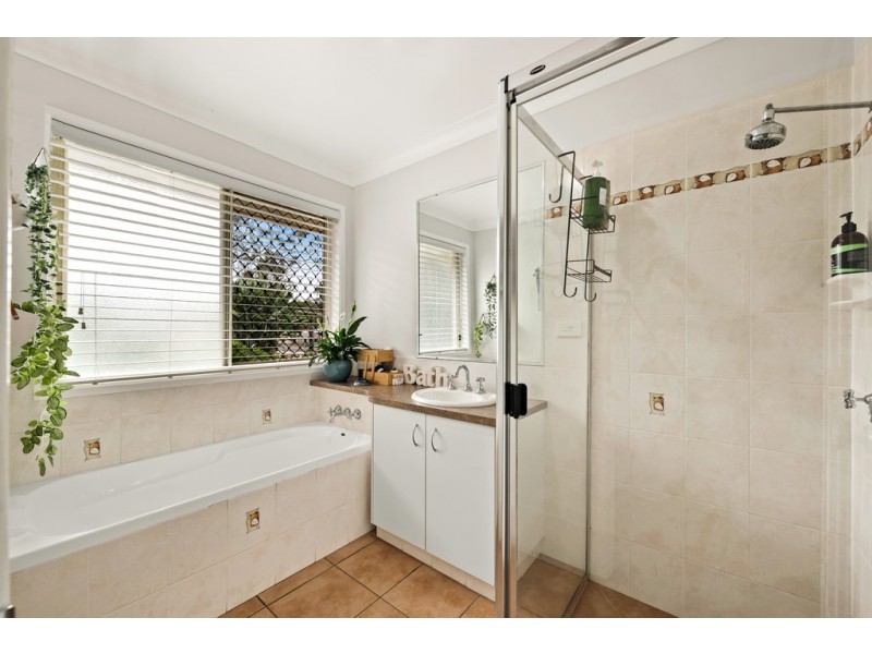 1 Kimdon Crescent, Highfields QLD 4352