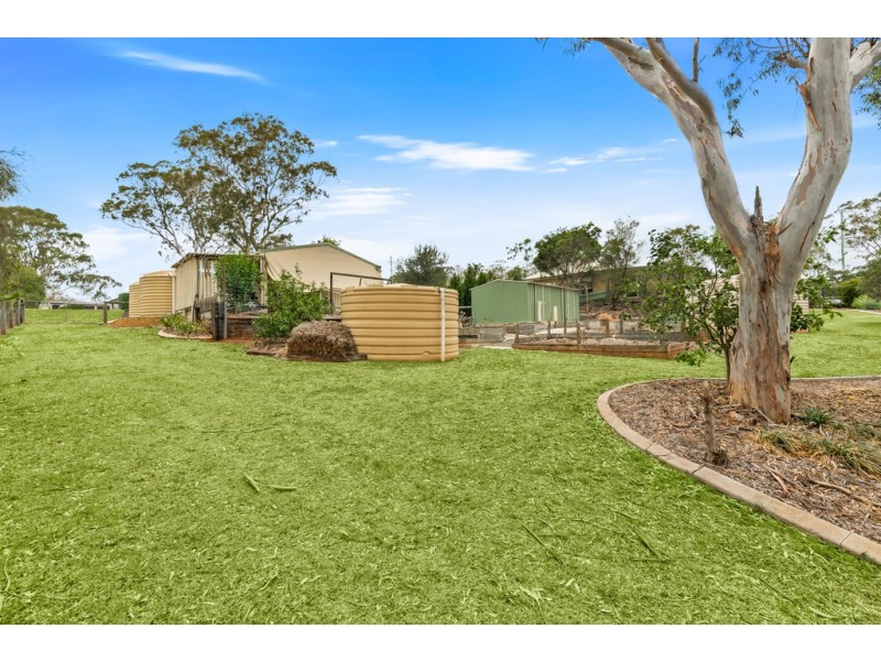 1 Kimdon Crescent, Highfields QLD 4352