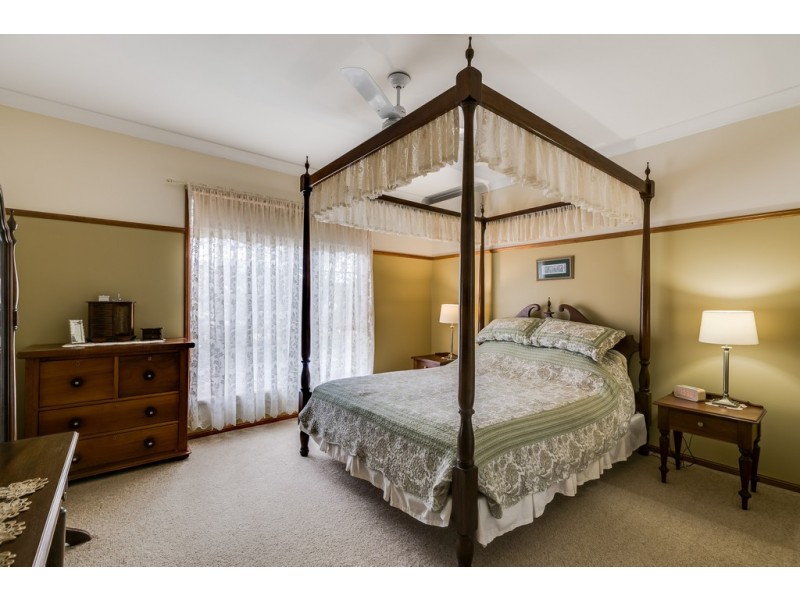 4 Stark Drive, Vale View QLD 4352