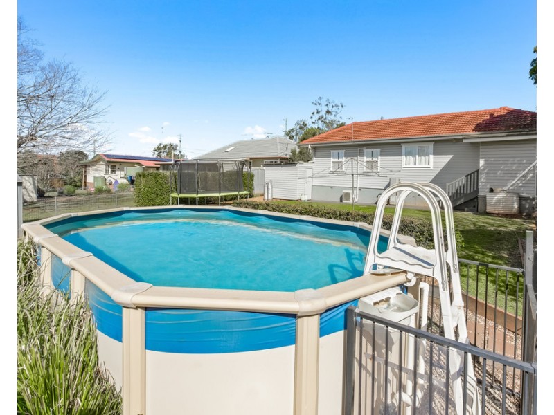 295 South Street, Harristown QLD 4350