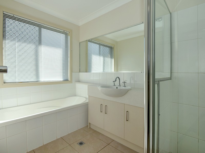 34 Charmaine  Court, Kleinton QLD 4352