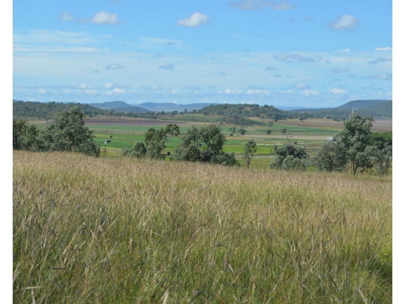 215 Hazelwood Road, Southbrook QLD 4363