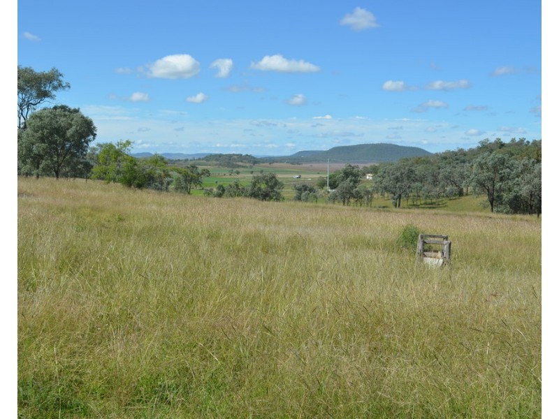 215 Hazelwood Road, Southbrook QLD 4363