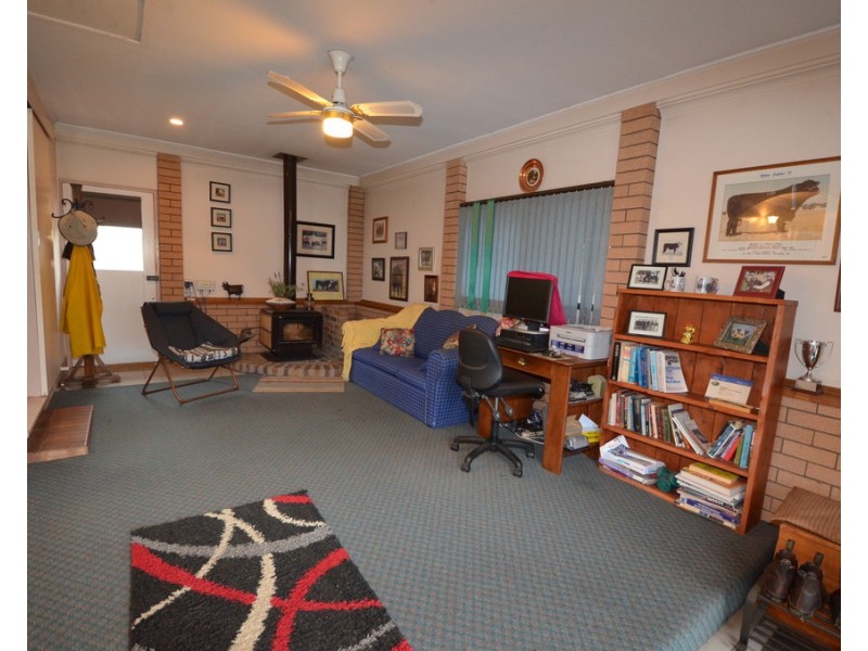 215 Hazelwood Road, Southbrook QLD 4363