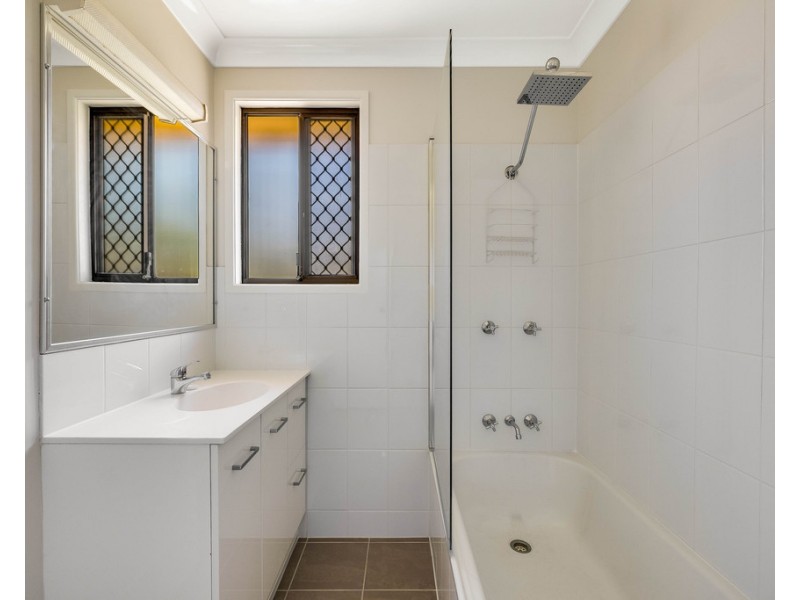 6 Kratzmann Court, Kearneys Spring QLD 4350