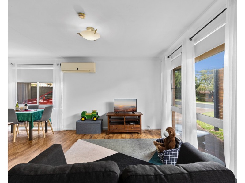 33 Hinkler Crescent, Wilsonton QLD 4350