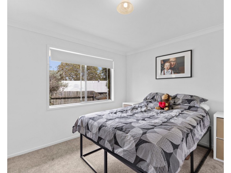 33 Hinkler Crescent, Wilsonton QLD 4350
