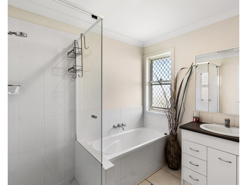 20 Sweeney Street, Kearneys Spring QLD 4350