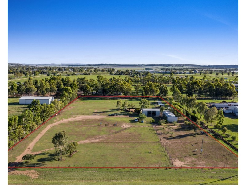 87 Showgrounds Road, Oakey QLD 4401