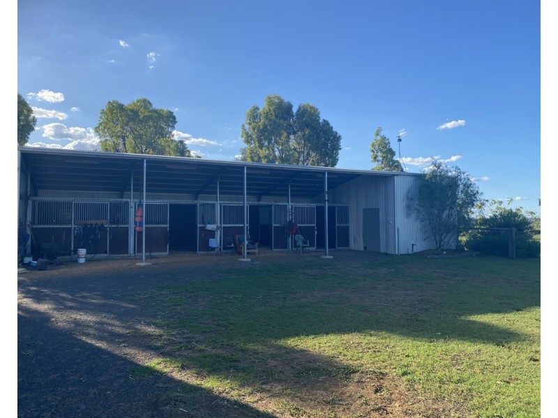 87 Showgrounds Road, Oakey QLD 4401