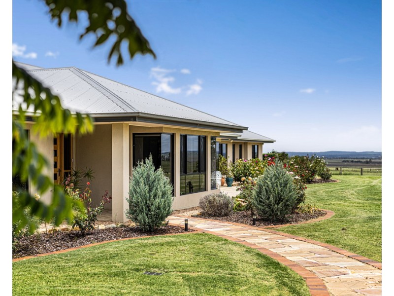 126 Savage Road, Cambooya QLD 4358