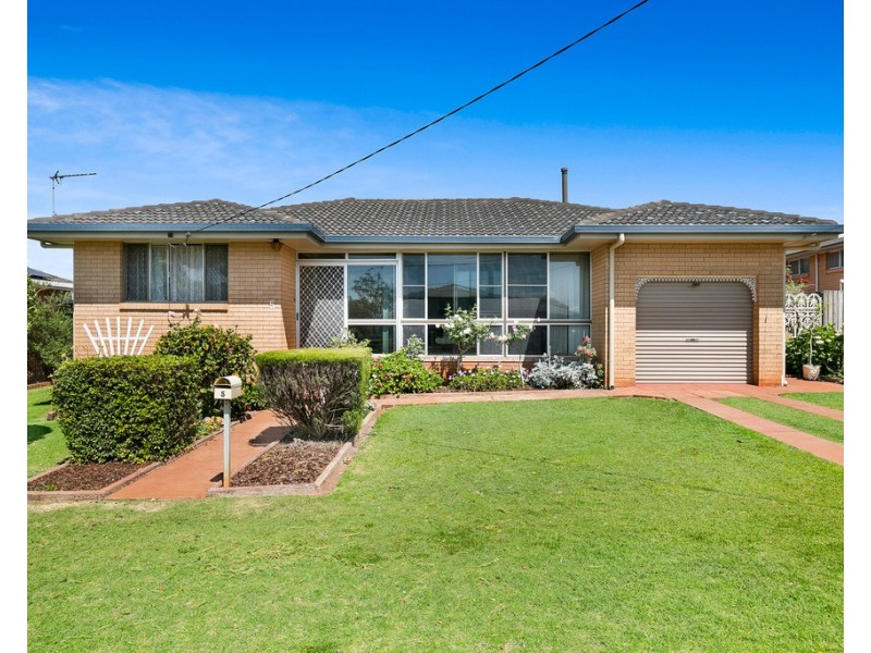 5 Raelyn Street, Centenary Heights QLD 4350