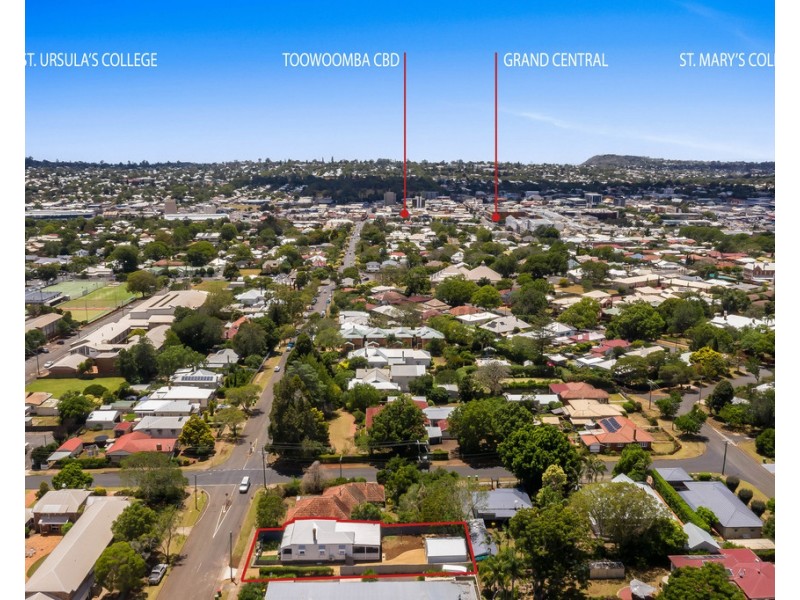 158 Russell Street, Newtown QLD 4350