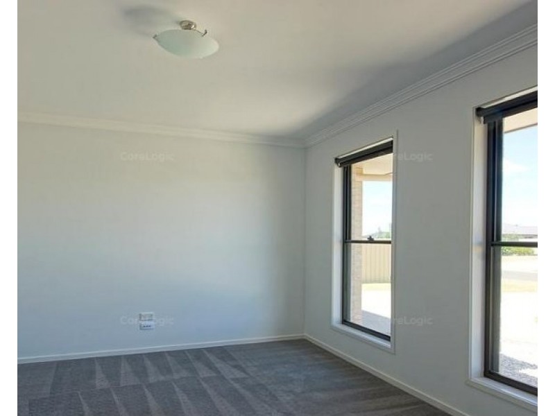 18 MURRAY STREET, Oakey QLD 4401