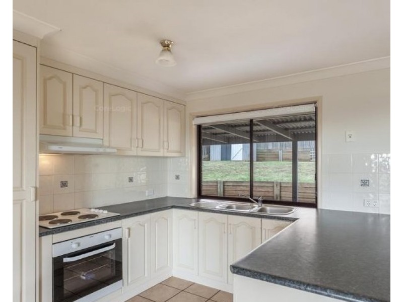 8 WEIR COURT, Harristown QLD 4350