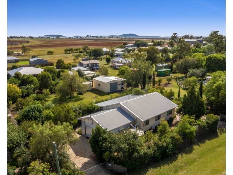 10 Murton Street, Nobby QLD 4360