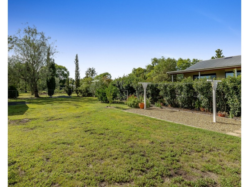 10 Murton Street, Nobby QLD 4360