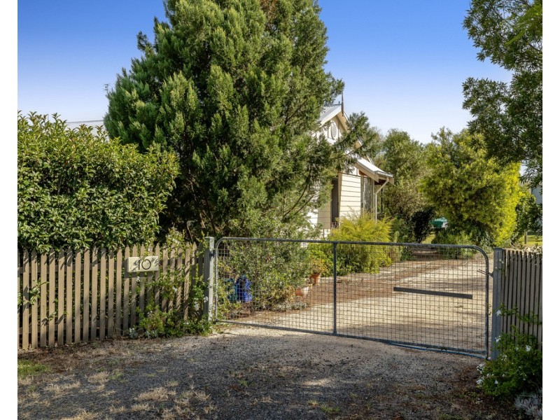 10 Murton Street, Nobby QLD 4360