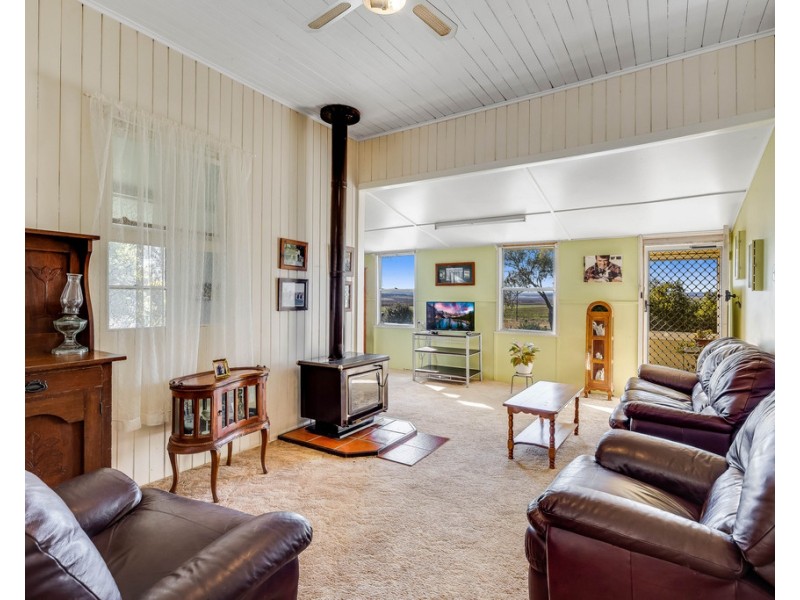 284 Oakey Crosshill Road, Aubigny QLD 4401