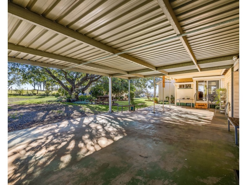 284 Oakey Crosshill Road, Aubigny QLD 4401