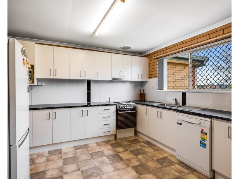 16 Marigold Street, Centenary Heights QLD 4350