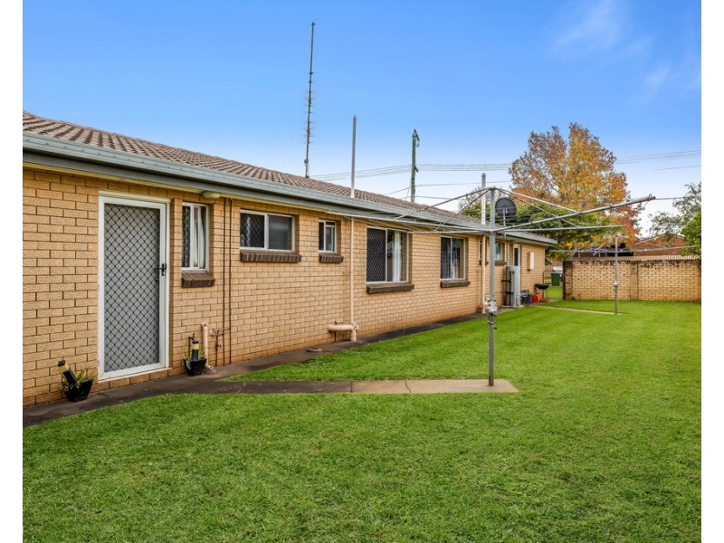 16 Marigold Street, Centenary Heights QLD 4350