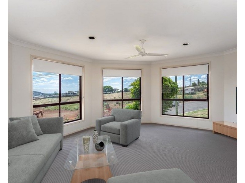8 Weir Court, Harristown QLD 4350