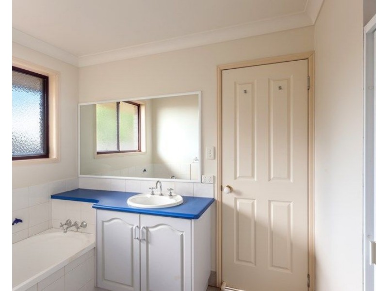 8 Weir Court, Harristown QLD 4350