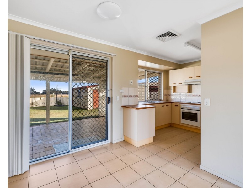 22 Cooper Avenue, Oakey QLD 4401