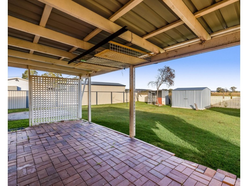 22 Cooper Avenue, Oakey QLD 4401