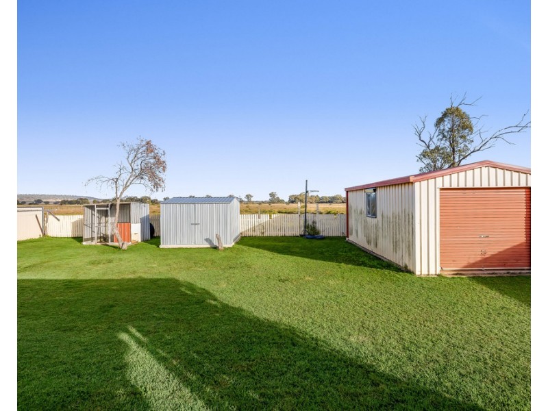 22 Cooper Avenue, Oakey QLD 4401