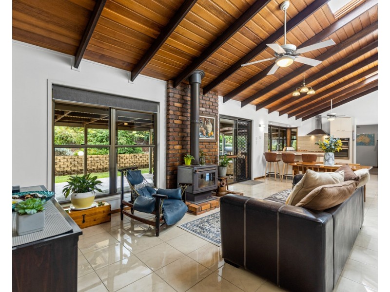 8 Valley View Drive, Meringandan West QLD 4352