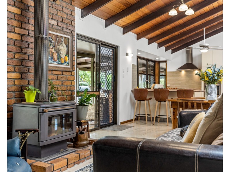 8 Valley View Drive, Meringandan West QLD 4352