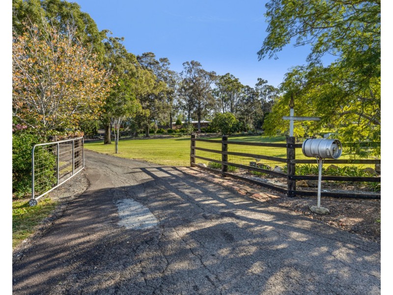 8 Valley View Drive, Meringandan West QLD 4352