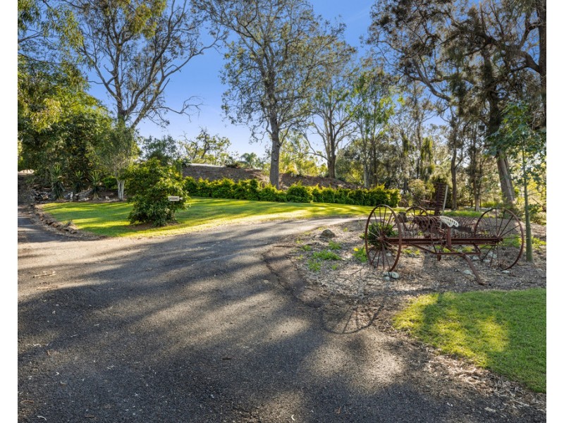 8 Valley View Drive, Meringandan West QLD 4352