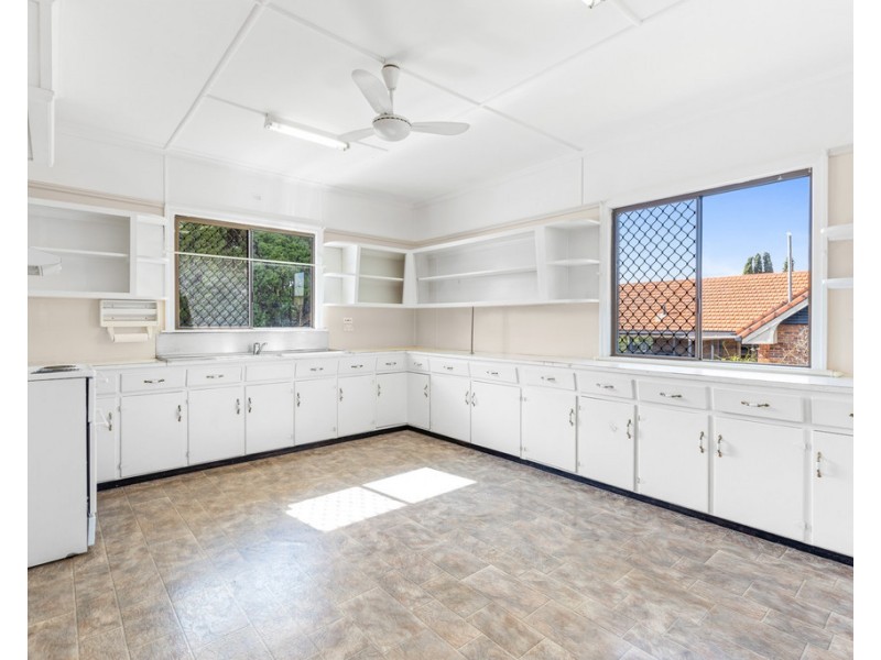 143A South Street, Centenary Heights QLD 4350