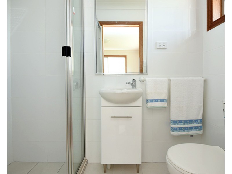 8 Barrymount Crescent, Mount Lofty QLD 4350