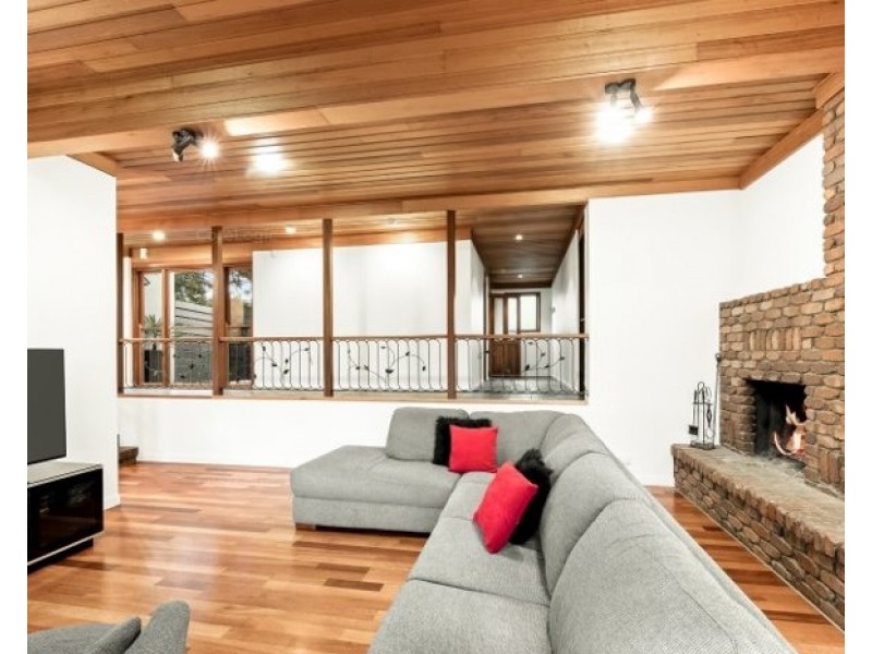 10 MCSTAY STREET, Middle Ridge QLD 4350