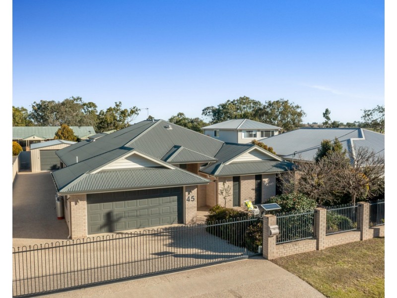 45 Hill Street, Pittsworth QLD 4356