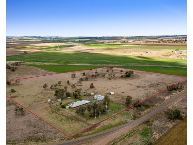 113 Oakey Crosshill Road, Oakey QLD 4401