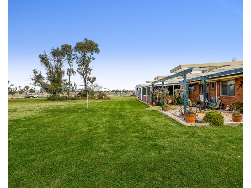 113 Oakey Crosshill Road, Oakey QLD 4401