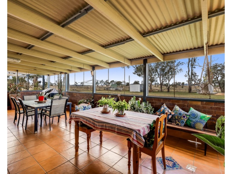 113 Oakey Crosshill Road, Oakey QLD 4401