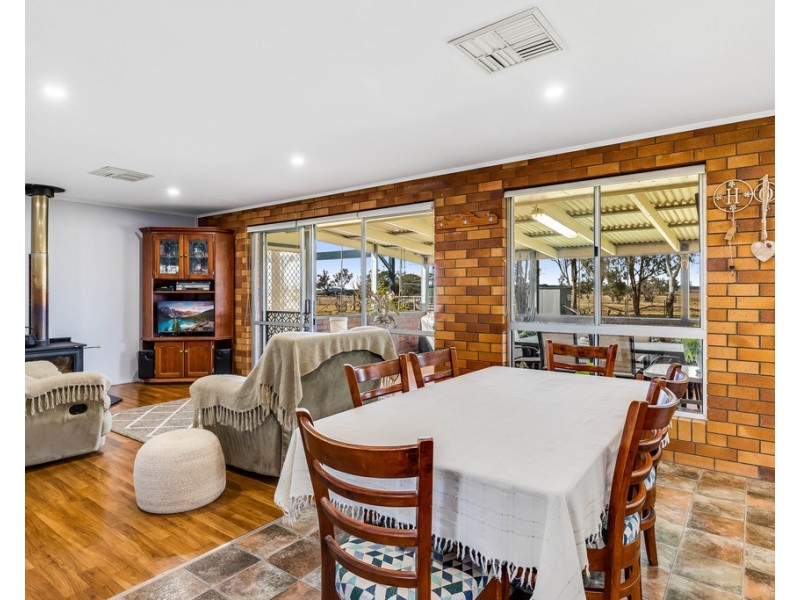 113 Oakey Crosshill Road, Oakey QLD 4401