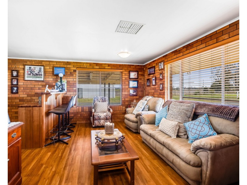 113 Oakey Crosshill Road, Oakey QLD 4401